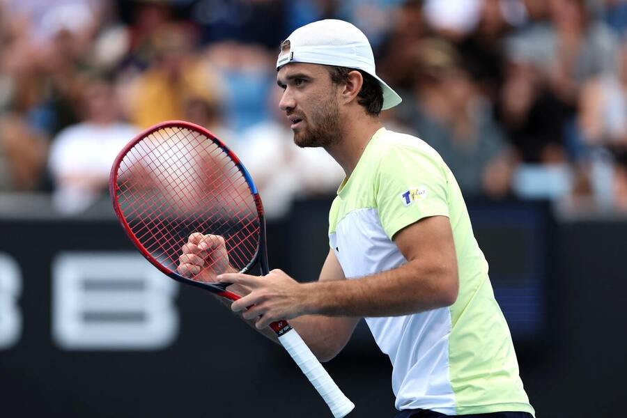 Tomáš Macháč ve vítězném zápase s Reillym Opelkou na Australian Open, dnes oba tenisté hrají ve 3. kole ATP Miami 2025