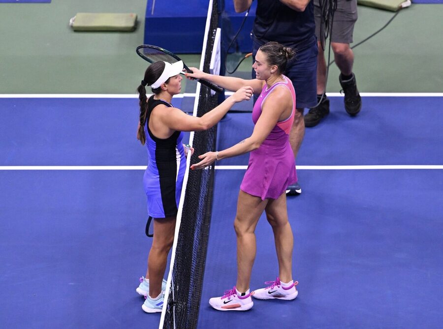 Tenis, WTA, Aryna Sabalenka a Jessica Pegula po finále US Open, grandslam