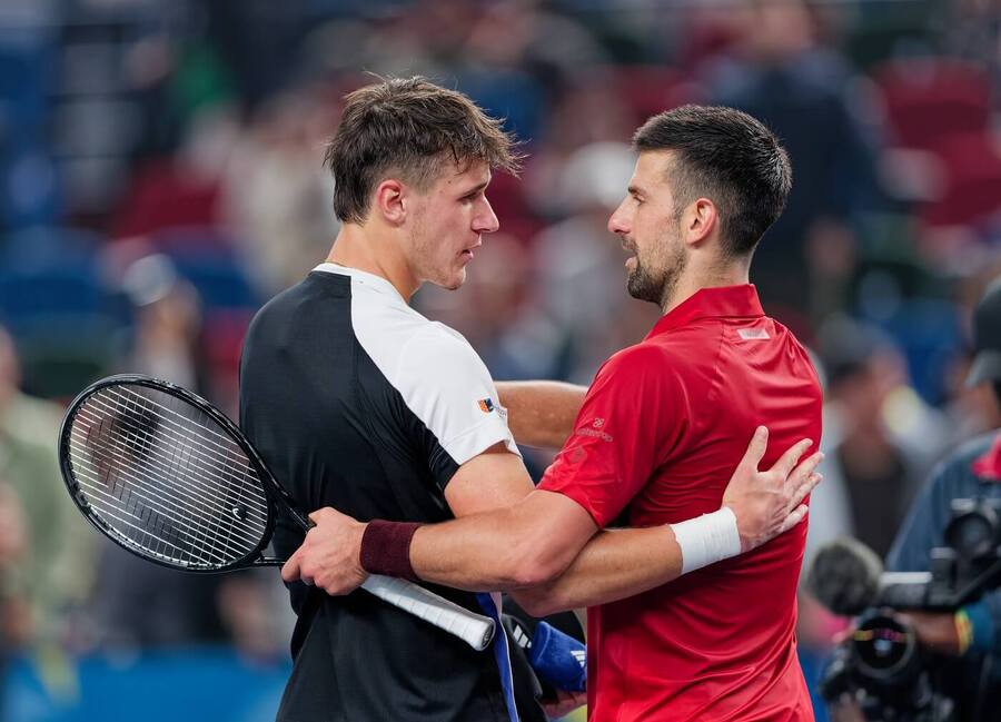 Tenis, ATP, Jakub Menšík a Novak Djokovič na turnaji v Šanghaji, Čína