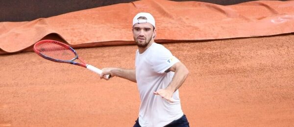 Tenis, ATP, Tomáš Macháč na antukové exhibici v Nimes, Francie