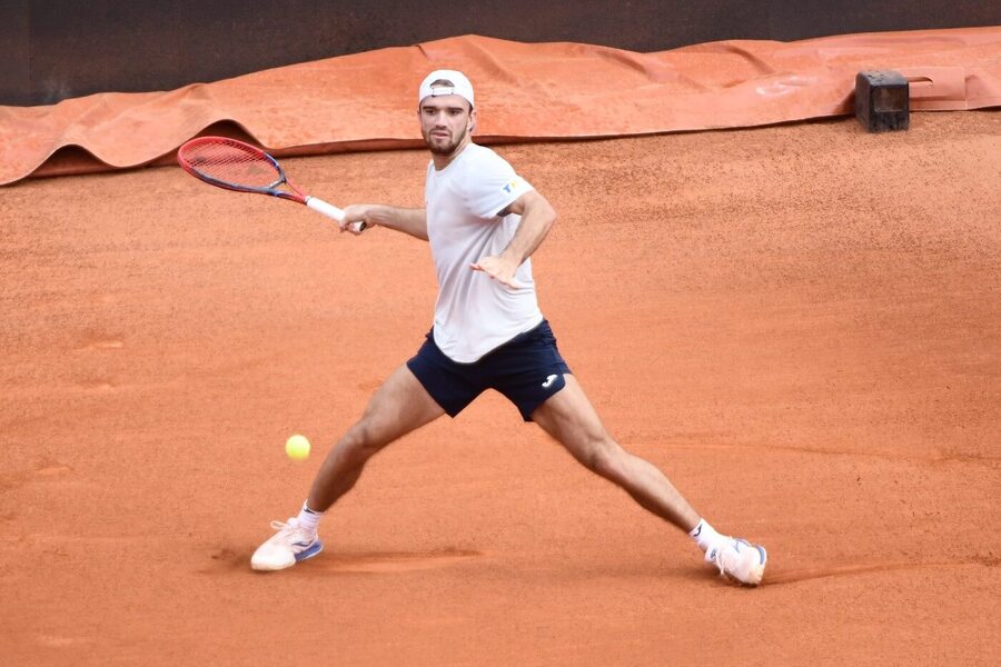 Tenis, ATP, Tomáš Macháč na antukové exhibici v Nimes, Francie