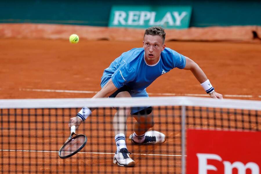 Jiří Lehečka v zápase 2. kola na ATP Monte Carlo, Lehečka dnes hraje na antuce v Mnichově