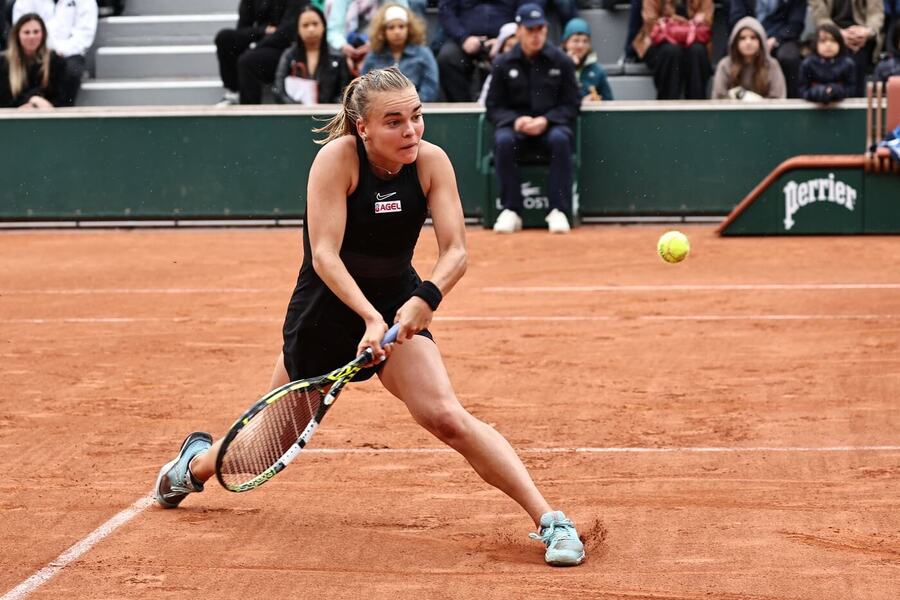 Sára Bejlek v kvalifikaci na Roland Garros 2025. V 1. kole French Open ji dnes vyzve Marta Kostyuk