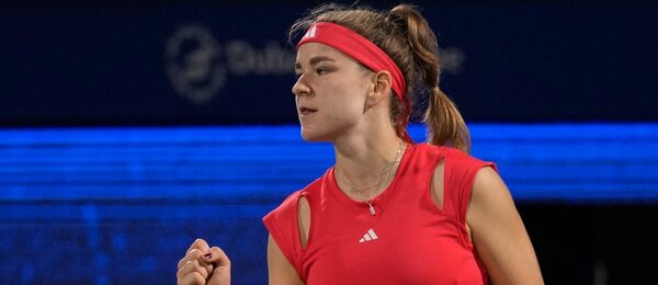 Karolína Muchová na turnaji WTA 2025 v Dubaji, dnes Muchová hraje 1. kolo Rolland Garros v Paříži