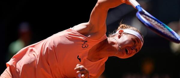 Marie Bouzková na antukovém turnaji WTA 2025 v Madridu, dnes Bouzková hraje 2. kolo na Roland Garros 2025