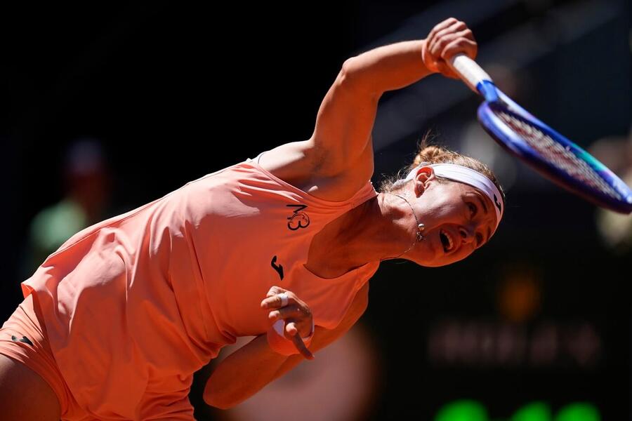 Marie Bouzková na antukovém turnaji WTA 2025 v Madridu, dnes Bouzková hraje 2. kolo na Roland Garros 2025