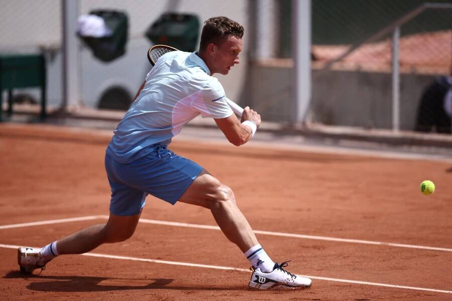 Jiří Lehečka během zápasu 2. kola French Open 2025