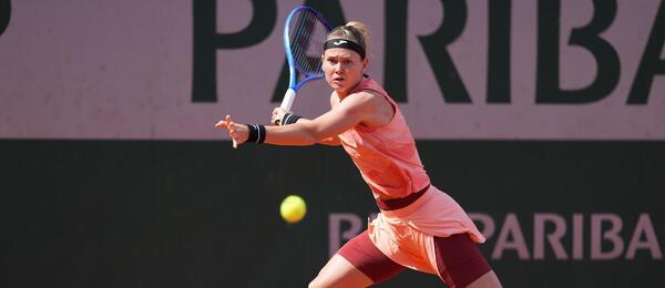Marie Bouzková v zápase proti Sonay Kartal, 2. kolo Roland Garros