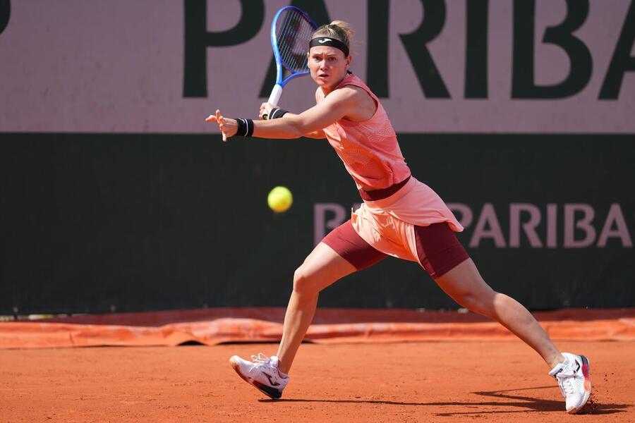 Marie Bouzková v zápase proti Sonay Kartal, 2. kolo Roland Garros