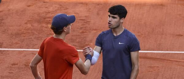 Tenis, ATP, Carlos Alcaraz a Jannik Sinner během French Open, Roland Garros, Paříž