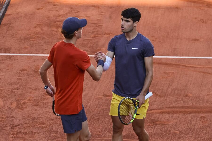 Tenis, ATP, Carlos Alcaraz a Jannik Sinner během French Open, Roland Garros, Paříž
