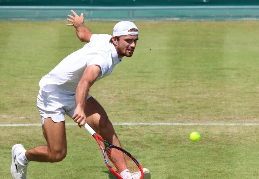 Tomáš Macháč na ATP Halle 2025, kde ho dnes ve čtvrtfinále vyzve Alexander Bublik