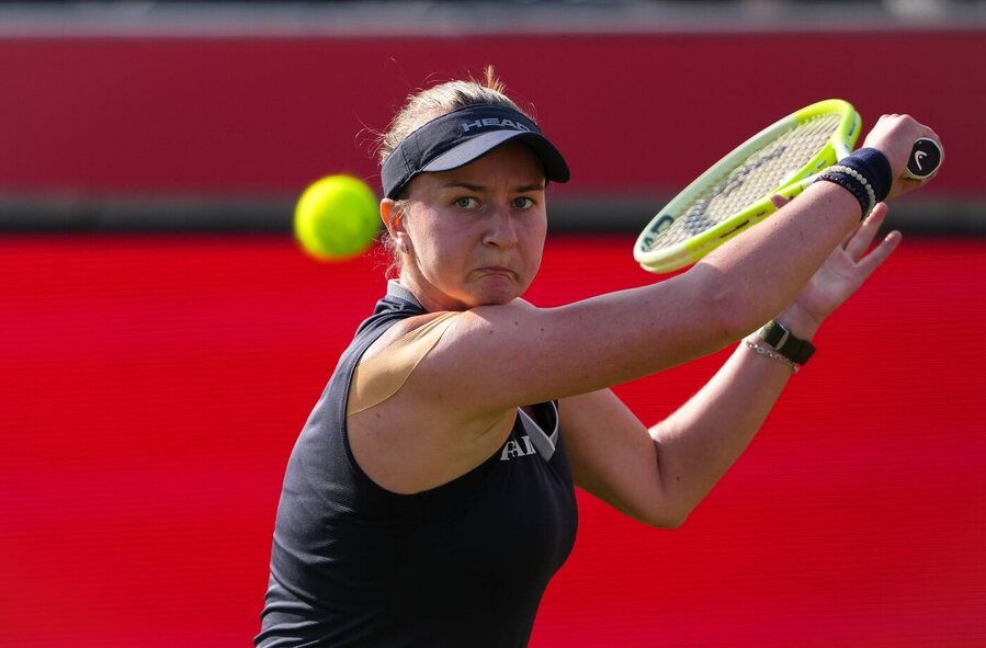 Barbora Krejčíková na turnaji WTA 2025 v Londýně, dnes Krejčíková v Eastbourne hraje proti Harriet Dart
