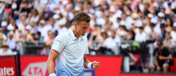 Jiří Lehečka ve finále proti Carlosu Alcarazovi, ATP Queens Club 2025