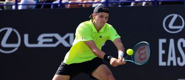 Tenis, ATP, Jakub Menšík na turnaji v Eastbourne, tráva