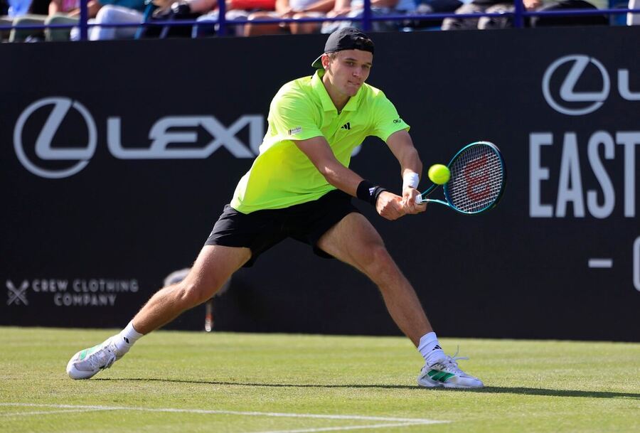 Tenis, ATP, Jakub Menšík na turnaji v Eastbourne, tráva