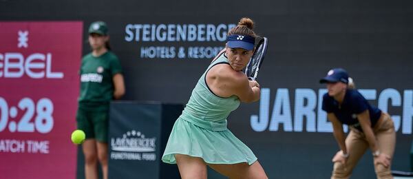 Linda Nosková během semifinále s Jessicou Pegulou, WTA Bad Homburg 2025