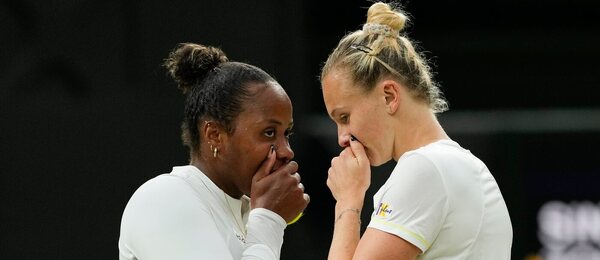 Kateřina Siniaková a Taylor Townsend ve finále loňského Wimbledonu, dnes v Londýně hrají osmifinále čtyřhry žen na Wimbledonu 2025 