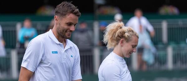 Sem Verbeek a Kateřina Siniaková dnes hrají semifinále smíšené čtyřhry na Wimbledonu 2025