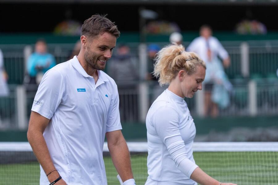 Sem Verbeek a Kateřina Siniaková dnes hrají semifinále smíšené čtyřhry na Wimbledonu 2025