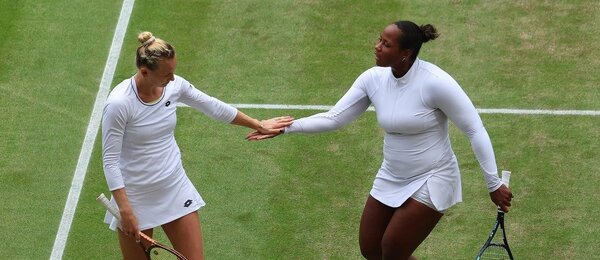 Tenis, WTA, Kateřina SIniaková a Taylor Townsend během Wimbledonu, čtyřhra