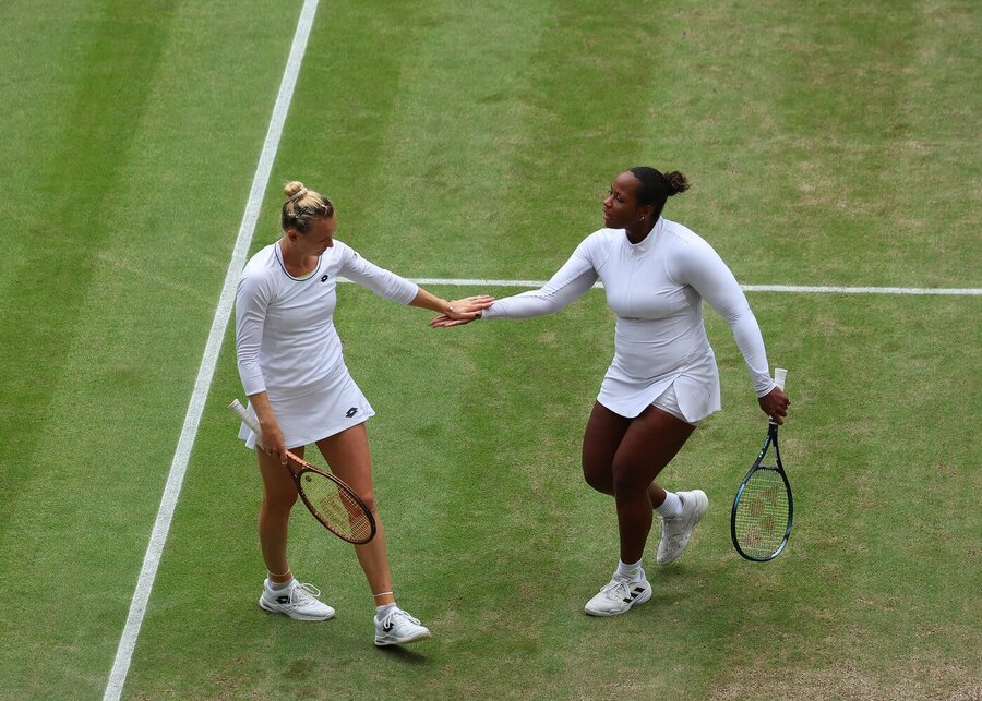 Tenis, WTA, Kateřina SIniaková a Taylor Townsend během Wimbledonu, čtyřhra