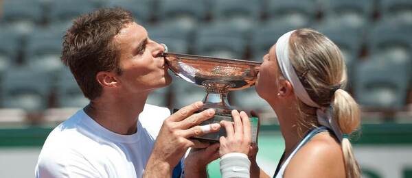 František Čermák a Lucie Hradecká, čeští vítězové smíšené čtyřhry na French Open 2013