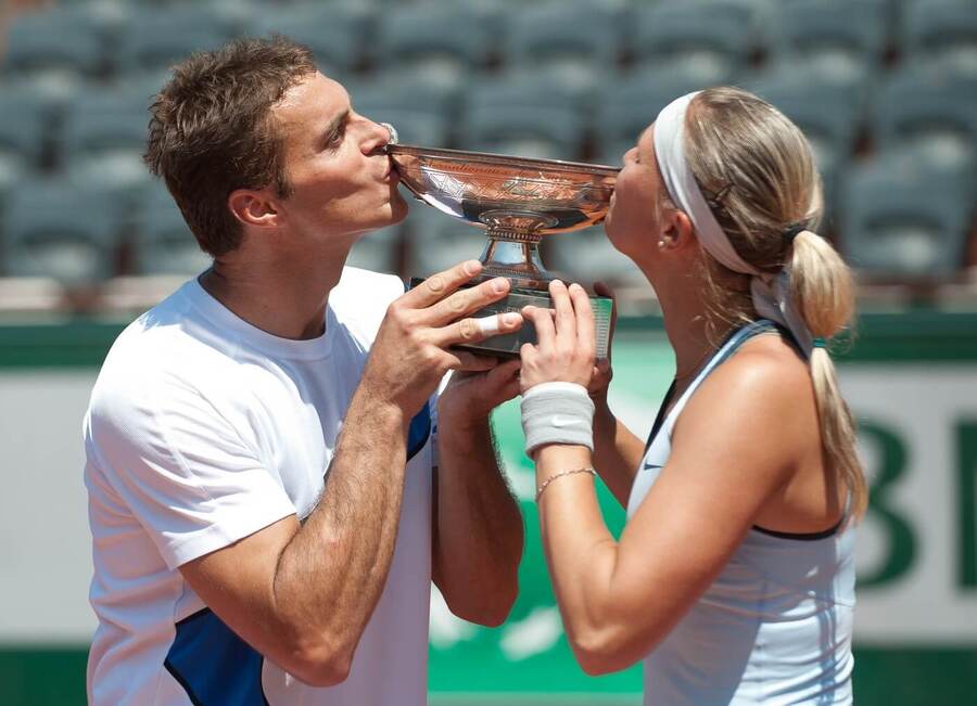 František Čermák a Lucie Hradecká, čeští vítězové smíšené čtyřhry na French Open 2013