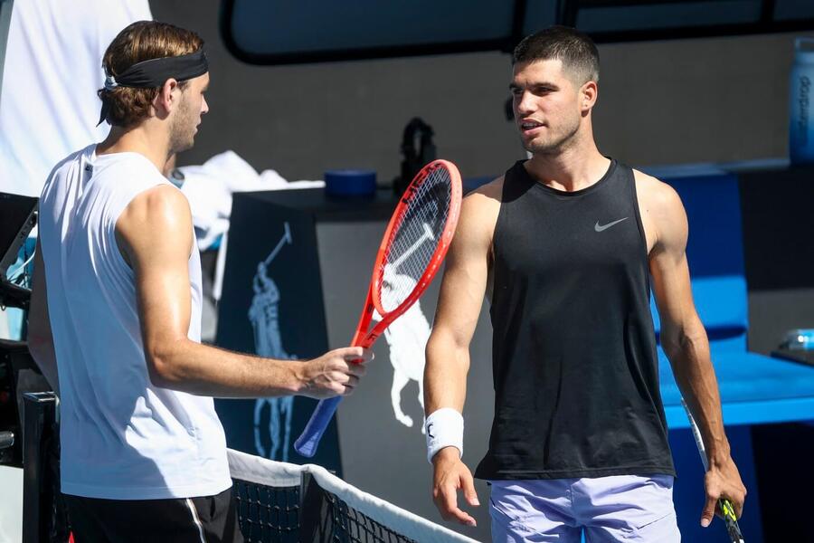 Taylor Fritz a Carlos Alcaraz na společném tréninku, leden 2025