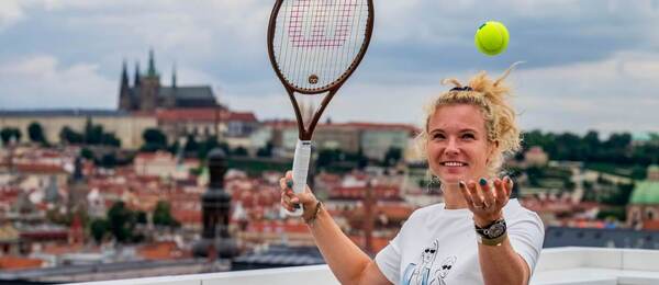 Tenis, WTA, Kateřina Siniaková při slavnostním zahájení Livesport Prague Open 2025, obchodní dům Máj