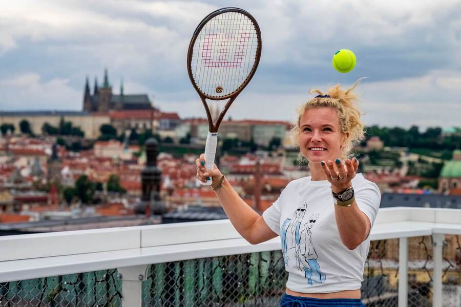 Tenis, WTA, Kateřina Siniaková při slavnostním zahájení Livesport Prague Open 2025, obchodní dům Máj