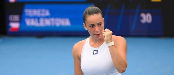 Tenis, WTA, Tereza Valentová v zápase s Jessikou Ponchet, čtvrtfinále Prague Open