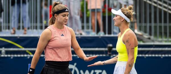 Tenis, WTA, Karolína Muchová a Markéta Vondroušová během čtyřhry v Montrealu, Kanada