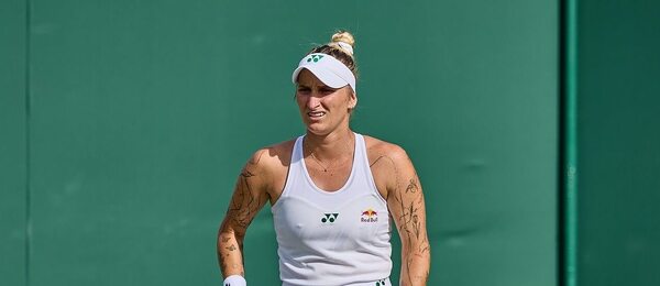 Tenis, WTA, Markéta Vondroušová během Wimbledonu, zápas proti Polině Kudermetove