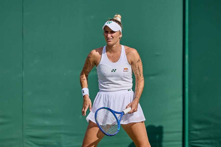 Tenis, WTA, Markéta Vondroušová během Wimbledonu, zápas proti Polině Kudermetove