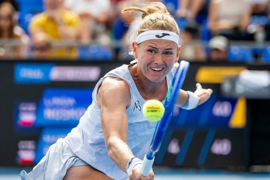 Česká tenistka Marie Bouzková ve finále WTA Prague Open 2025, dnes Bouzková hraje 1. kolo v Montrealu.