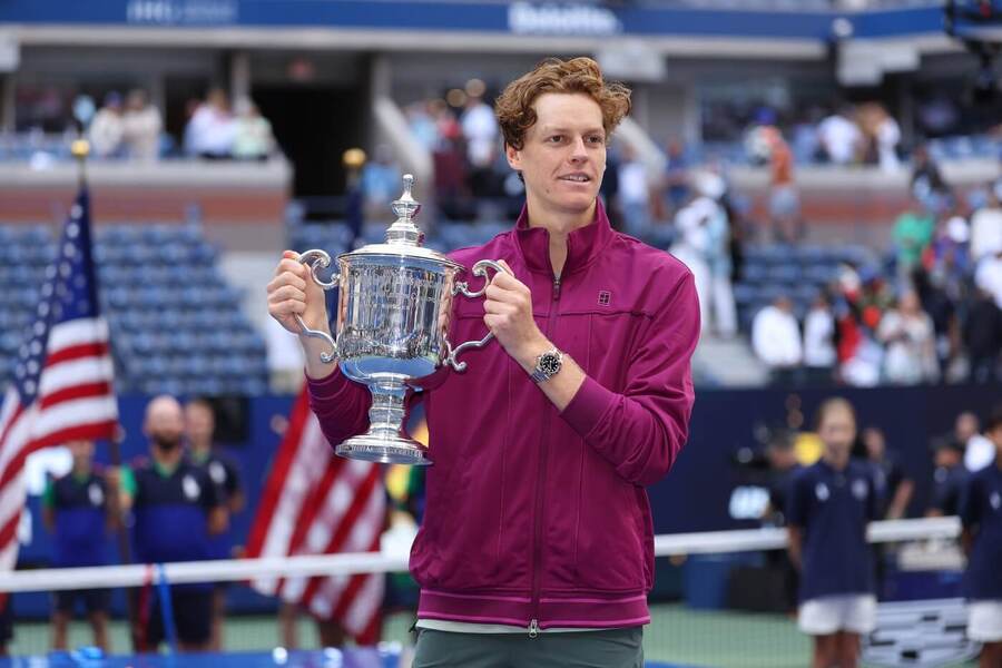 Tenis, ATP, Jannik Sinner s trofejí pro vítěze US Open, New York