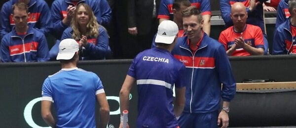 Tenis, Davis Cup - Davisův pohár, Tomáš Berdych, Tomáš Macháč a Jakub Menšík během zápasu v Koreou v Ostravě