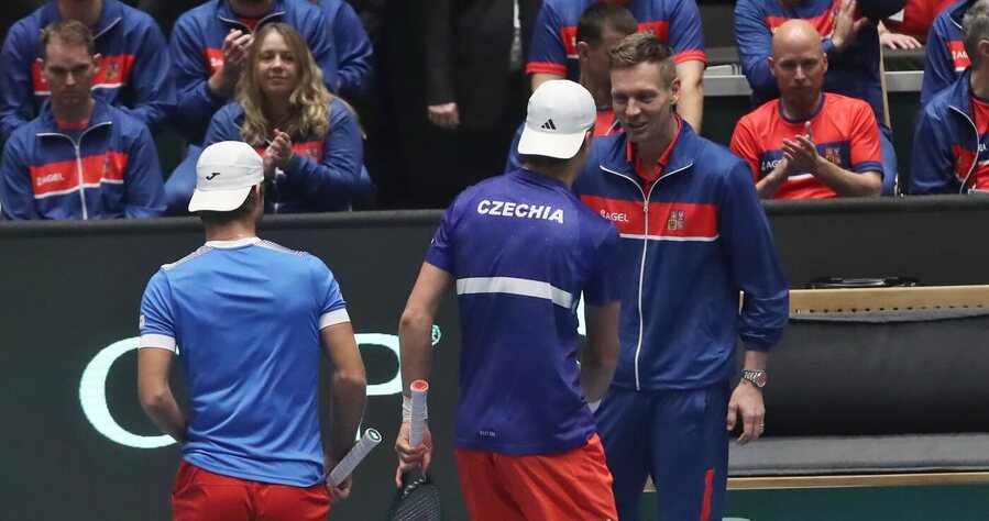 Tenis, Davis Cup - Davisův pohár, Tomáš Berdych, Tomáš Macháč a Jakub Menšík během zápasu v Koreou v Ostravě