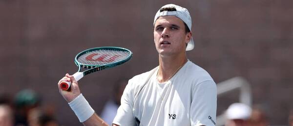 Český tenista Jakub Menšík ve vítězném utkání 1. kola US Open 2025, dnes si v New Yorku zahraje 2. kolo proti Ugu Blanchetovi.