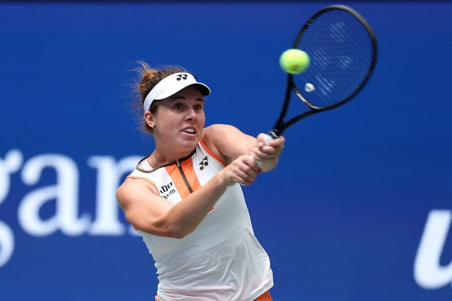 Tenis, WTA, Linda Nosková během zápasu 1. kola na US Open 2025 proti Gálfi z Maďarska