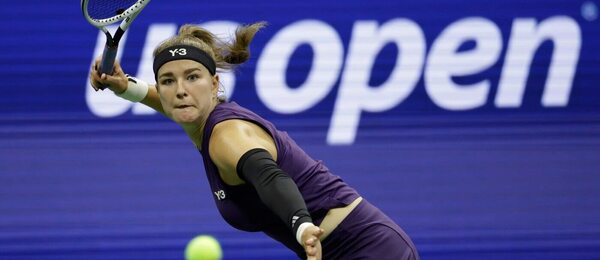 Karolína Muchová ve vítězném zápase proti Venus Williams na US Open 2025 v New Yorku