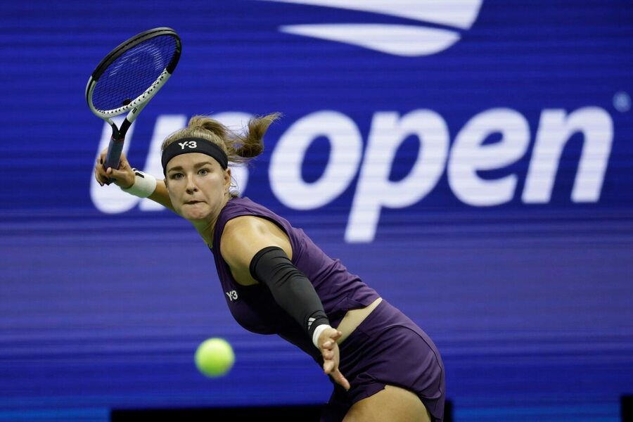 Karolína Muchová ve vítězném zápase proti Venus Williams na US Open 2025 v New Yorku