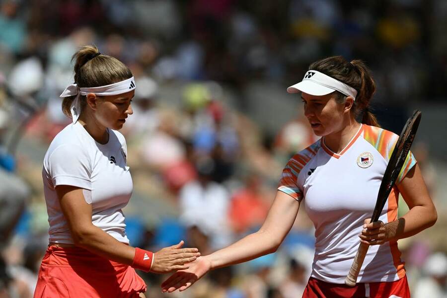 Tenis, WTA, Karolína Muchová a Linda Nosková během olympiády v Paříži, čtyřhra