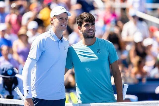 Jannik Sinner a Carlos Alcaraz před finále v Cincinnati, dnes hrají o titul na US Open 2025.