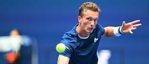 Český tenista Jiří Lehečka ve čtvrtfinále US Open 2025, po kterém se v žebříčku ATP posunul na rekordní 16. místo.
