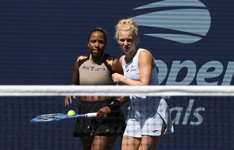 Tenis, WTA, Kateřina Siniaková s Taylor Townsend při finále US Open