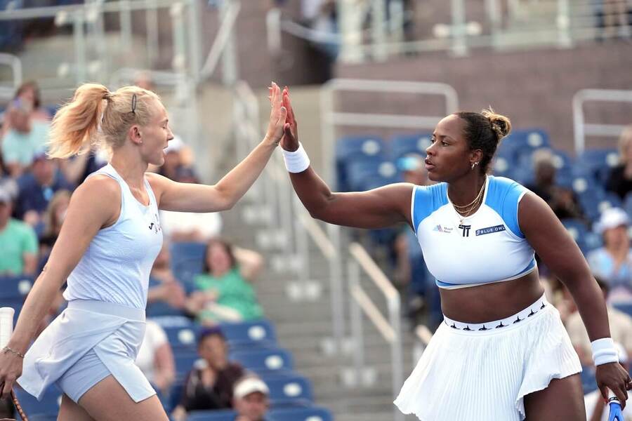 Tenis, WTA, Siniaková a Townsend během druhého kola US Open