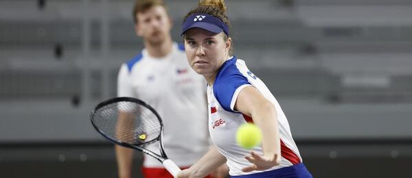 Česká tenistka Linda Nosková během tréninku na baráž BJK Cupu 2025. Jaký je program a výsledky play off?