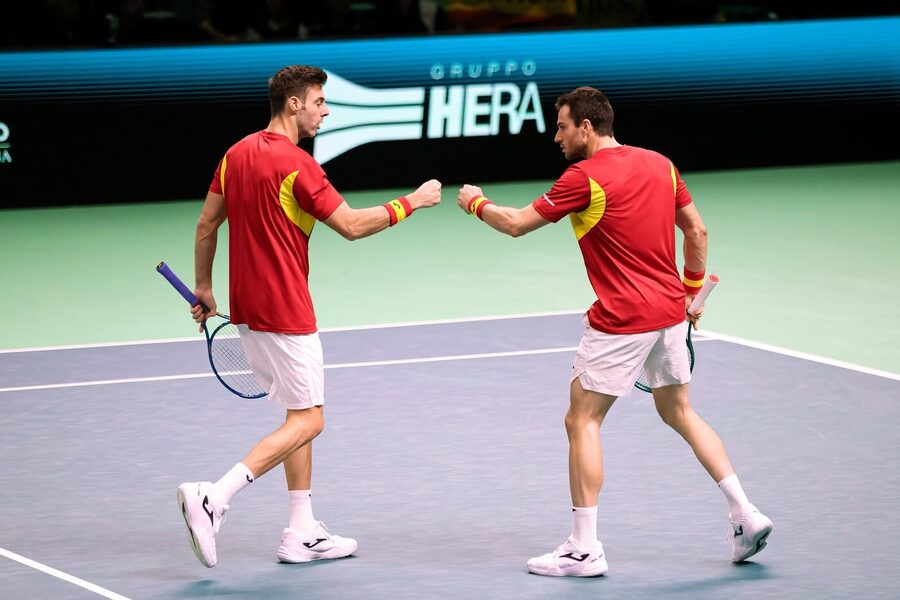 Marcel Granollers a Pedro Martínez zařídili postup přes Česko, dnes Španělsko v semifinále Davis Cupu 2025 vyzve Německo